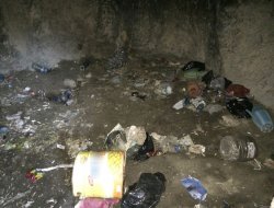 Tarihi kale çöplükten geçilmiyor