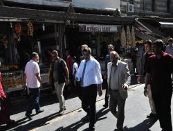 Vali Küçük, esnafın sorunlarını dinledi