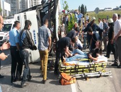 Servis otobüsü devrildi: 2'si ağır 15 yaralı