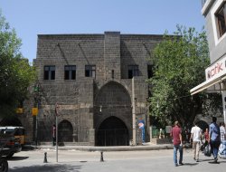 Merwani Camisi 84 yıl aradan sonra ibadete açılıyor