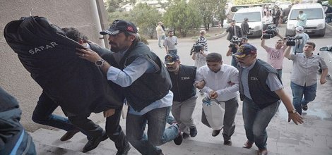 Böcek soruşturmasında 5 polis yine serbest