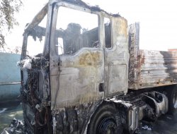 Silopi'de bir TIR alev alev yandı