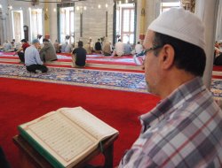 Fatih Camisi mukabele ile feyizleniyor