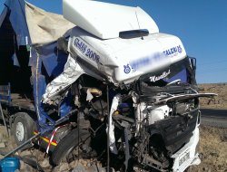 Siverek'te Tır ile kamyon çarpıştı: 2 yaralı