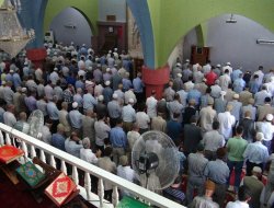 Ramazan'da camiler her vakit tıklım tıklım