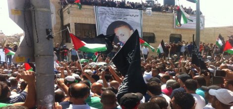 Siyonistler Filistinlilere cenaze töreninde müdahale etti