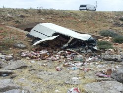 Minibüs şarampole yuvarlandı: 2 ağır yaralı