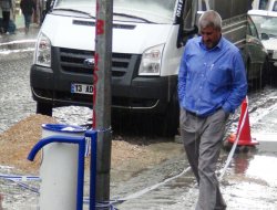 Bitlis'te kısa süreli yağmur oruç tutanları serinletti