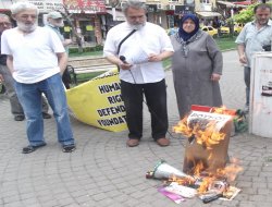 Orucu yasaklayan Çin'in malları yakıldı