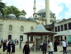 Eyüp el Ensari'nin kabri ziyarete açıldı