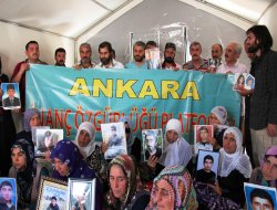 Oturma eylemi yapan anneler için yeni çadırlar