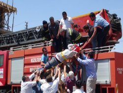 Bel tutulması geçiren usta inşatta mahsur kaldı