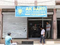 Ak Parti Bismil İlçe Binasına Bomba Atıldı