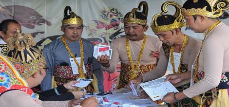 Endonezya'da iki aday da zaferini ilan etti!