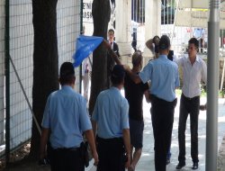 İhsanoğlu'na AK Parti bayrağıyla protesto