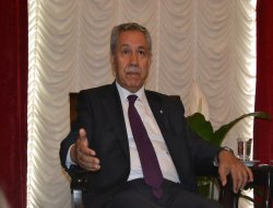 Arınç: "Türbe kapattıranlar, türbe ziyareti yapan adayı destekliyor"