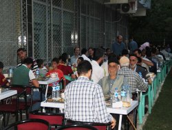 Umut Kapısı Gıda Bankası iftar yemeği verdi