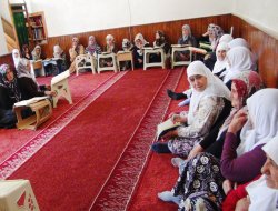 70'lik nineler mukabele halkalarına renk katıyor