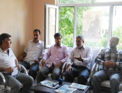 "30 milyonluk halkın bir resmi dili bile yok"