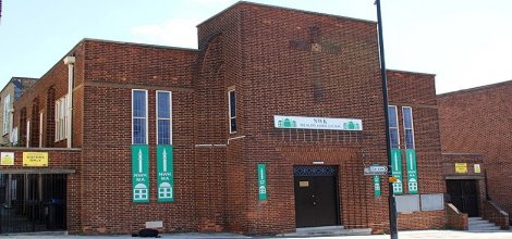 Londra'da ırkçılar camiyi hedef aldı