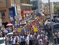 İsrail'i lanetleyen Urfalılardan Diyarbakır'a destek mesajı