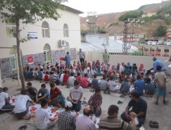 Yaz Kur'an kursu öğrencilerinin iftar sevinci