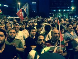 Binler israil konsolosluğunda sabahladı