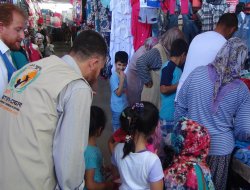 Avrupa Yetim-Der İzmir'de yetimleri giydirdi