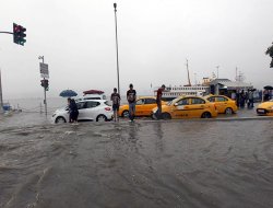 Üsküdar yine denizle bir oldu