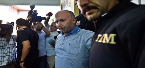 Gözaltındaki polislerin 22'si adliyeye sevk edildi