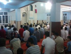 Kadir Gecesi'nde Çınarlılar camileri doldurdu