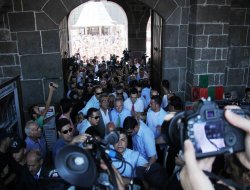 İhsanoğlu'na Diyarbakırlılardan tepki