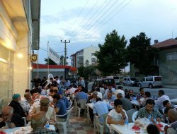 Elmadağ HÜDA PAR'dan iftar yemeği