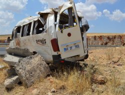Yolcu minibüsü takla attı: 1 ölü, 11 yaralı