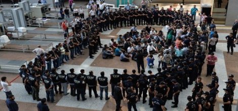 Van'da 4 polis gözaltına alındı