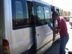 Mahkûm ailelerinin servis aracı soyuldu