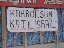 İzmirli esnaftan İsrail'e pankartlı tepki