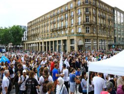 Köln`de öğrenciler halka Gazze`deki zulmü anlattı