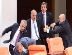 Milletvekilleri Meclis'te kavga etti