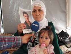 Oturma eylemi yapan ailelere yeni katılımlar