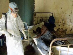 Ebola salgını can almaya devam ediyor