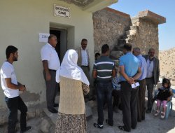 Bu köy camide oy kullandı