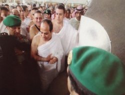 Suudi Kralı Kabe'nin kapısını Sisi için açtı