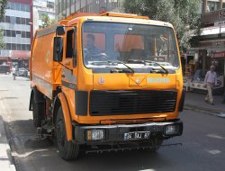 Bingöl Belediyesine 96 model araç bağışı