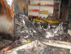 Tüm geçim kaynağı olan market küle döndü