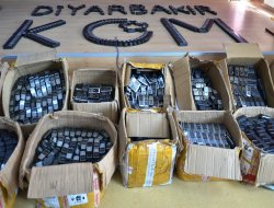 Kaçak sigara ve cep telefonu yakalandı