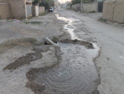 Patlayan su borusu 2 gün boşa akıyor