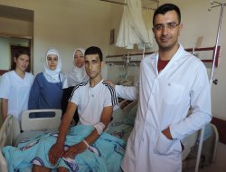 Genç hasta felçli kalmaktan kurtuldu