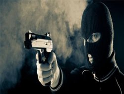 Hırsız polis çıktı!