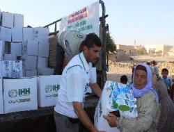 Kobani'ye insani yardım yapıldı